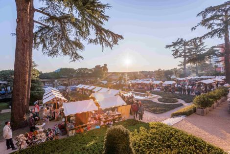 Christmas market and festivities in the park